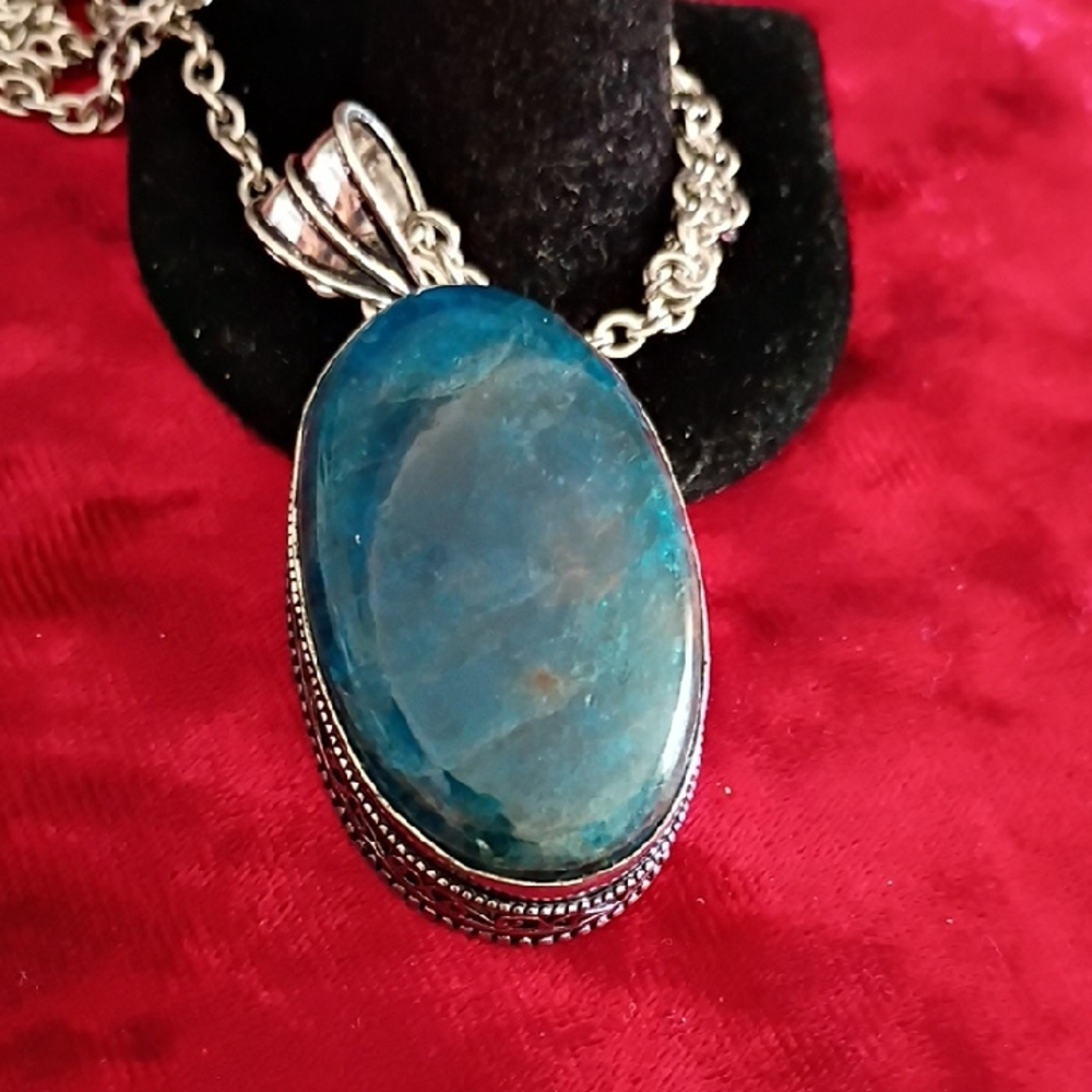 Gorgeous 65+Ct Raw Appetite Dress Pendant- Unbranded